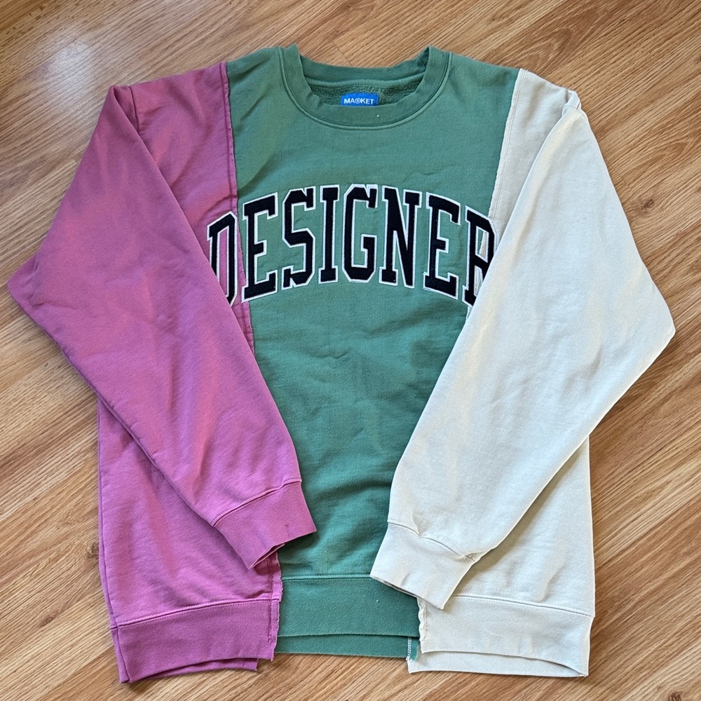 Market Designer Crewneck ✨ Size Large ✨ 100% Cotton
